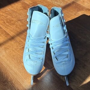 Chic White Ice Skates for Kids